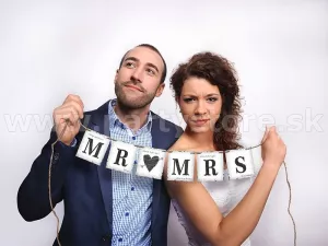 Banner - MR & MRS - so srdcom, 77 x 12,5 x 11 cm, kartónový papier