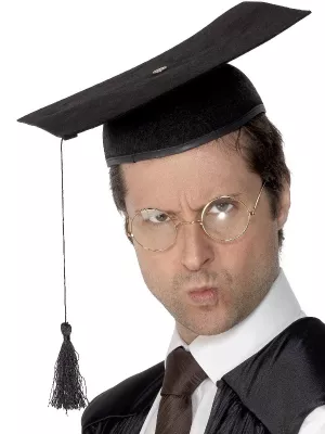 Čiapka – ABSOLVENT DELUXE – čierna so strapcom, unisex